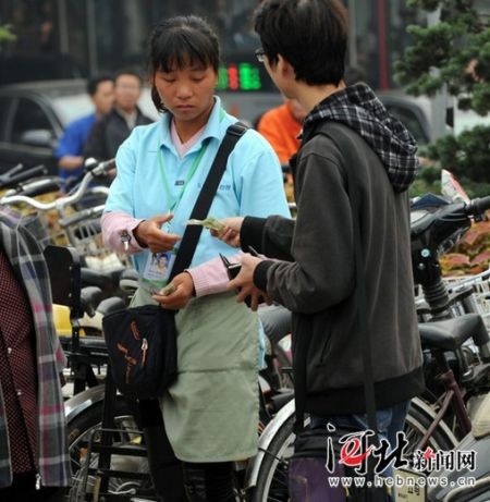 石家庄自行车停车乱收费 2角钱存车处已近乎绝