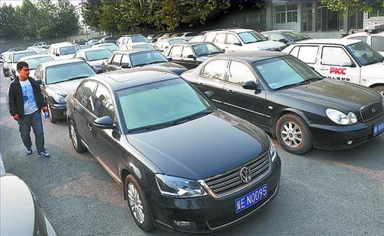 广宗:164辆公车集体休假