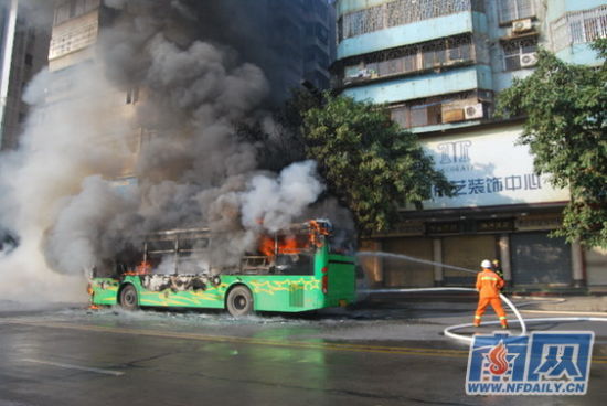 韶关一公交车起火 幸疏散及时无人员伤亡新浪新闻 5980