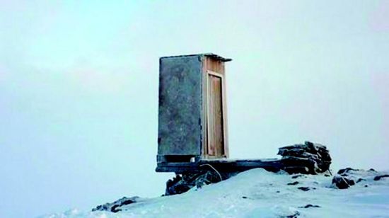 俄罗斯练胆终极厕所建在2591米悬崖边