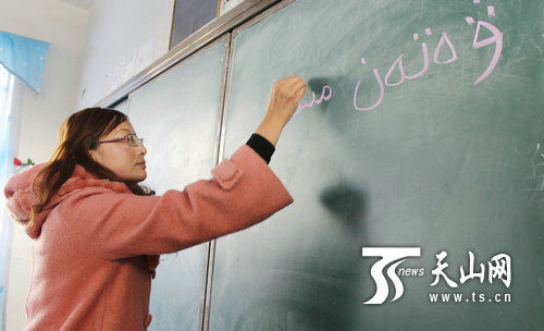 谢润香:扎根民语系学校13年的汉族女教师