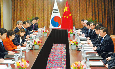 习近平会见韩国总统朴槿惠