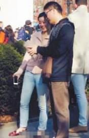 刘强东承认与“奶茶妹妹”恋情