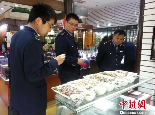 南京工商整顿雨花石市场 查处涉嫌假冒商品90