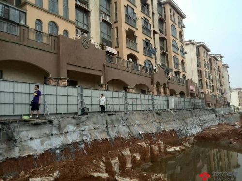 南京地铁紧贴楼盘建设 协调后施工仍受阻