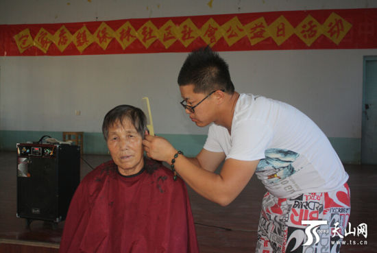 玛纳斯县包家店镇开展邻里守望社会公益日活动