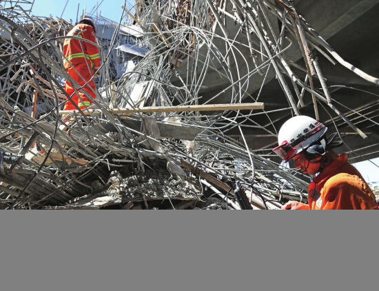新疆吉木萨尔县五彩湾工业园区一在建工地坍塌