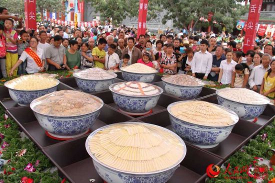 新疆昌吉第八届美食文化旅游节开幕