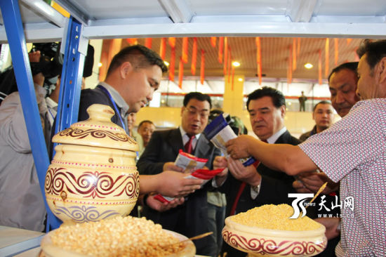 新疆乌苏市农副产品添彩伊犁州首届新丝绸之路