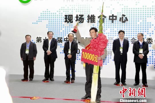 2.27米,山东章丘大葱状元超姚明