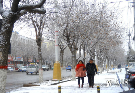 裕民县迎来新一轮雨雪天气,山区等局部地区有大雪,据当地气象台预报