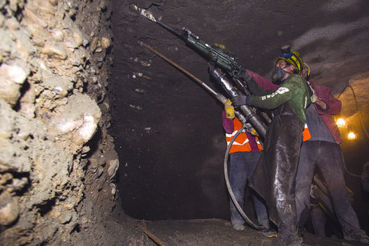 乌鲁木齐地铁:地下百米建桥梁穿越煤层采空区
