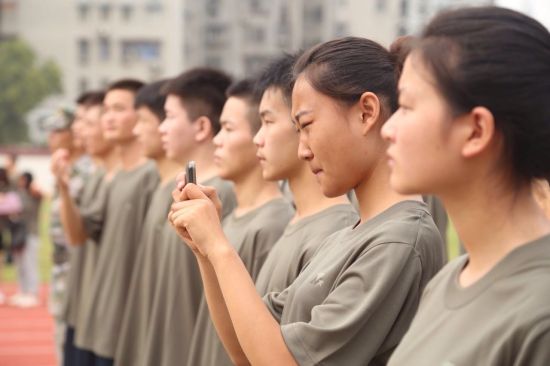 [青春有约走进军营]彝族<em>女孩期待</em>军营生活治好