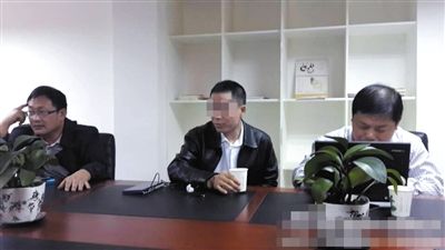 周世锋(图左)。微博截图 周世锋(图左)。微博截图