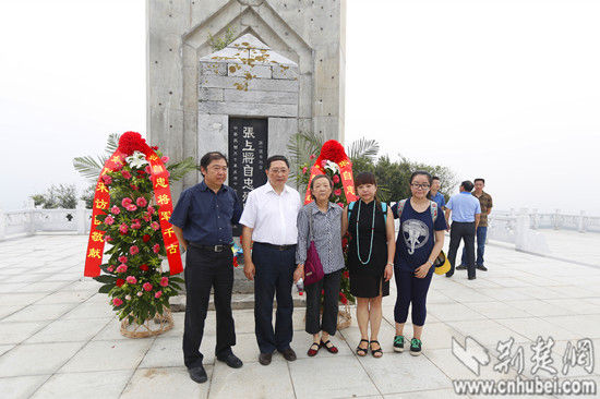 张自忠将军六孙张庆成 到宜城张自忠纪念碑凭吊祖父_新浪新闻