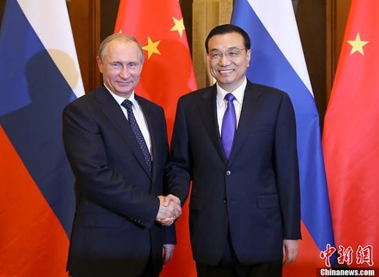 9月2日下午，中国国务院总理李克强在北京钓鱼台芳华苑会见来华出席中国人民抗日战争暨世界反法西斯战争胜利70周年纪念活动的俄罗斯总统普京。中新社发 刘震 摄