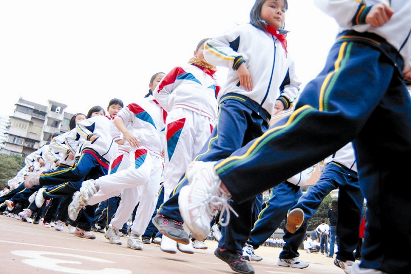 厦门市湖明小学千名师生齐跳兔子舞