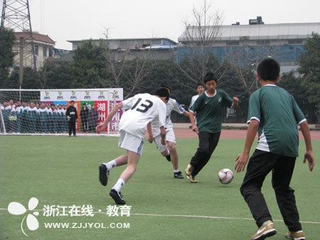 可以先学足球再学篮球吗,可以先学足球再学篮球吗女生