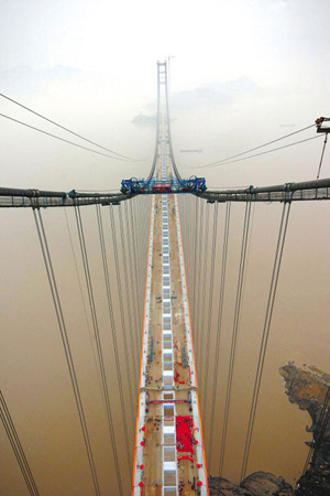世界最长钢箱梁悬索桥西堠门大桥主桥贯通(图)