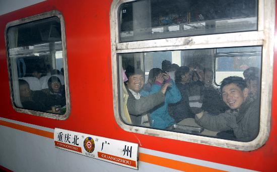 图文:京广铁路运输秩序逐渐恢复