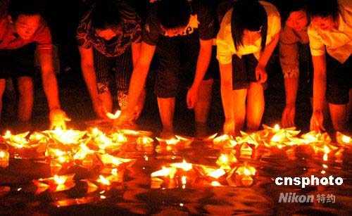 图文：安徽省芜湖祈福船寄哀思