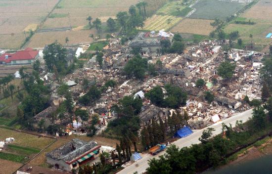 图文:被地震摧毁的村庄