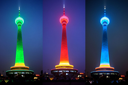 图文：北京中央电视塔灯光绚丽