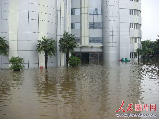 图文:滁州城区内大面积积水
