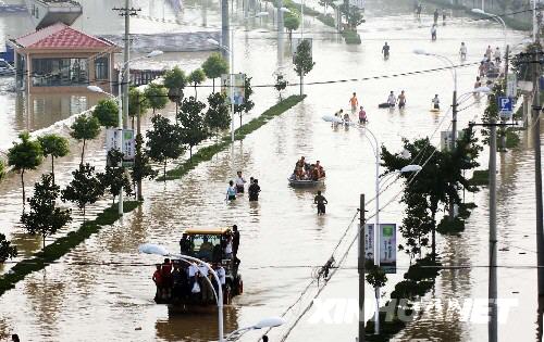 图文:滁州市全椒县东城区仍被水围困
