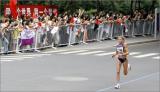 图文：罗马尼亚选手夺得女子马拉松赛冠军