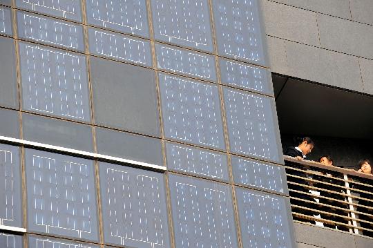 组图：我国首座太阳能大厦投入使用