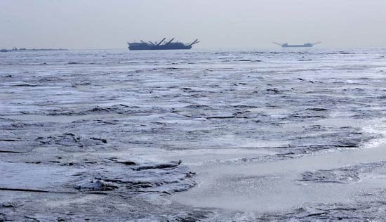 组图:天津海冰冰情有所缓解 冰面积雪已经融化