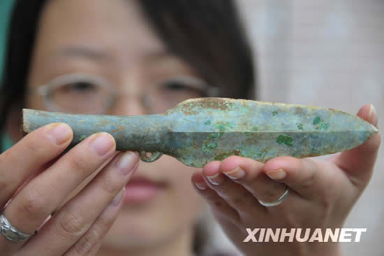 广州发现大型先秦古墓群出土千件文物(组图)
