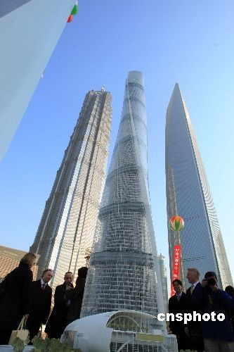 我国第一高楼上海中心大厦成功筑底(组图)