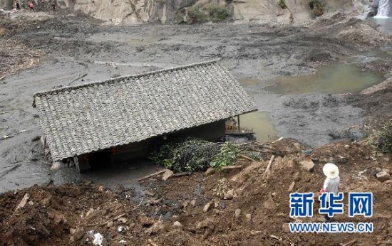 陕西暴雨灾害致73人死亡121人失踪(组图)