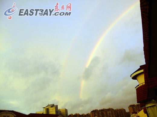 网友称上海上空出现双彩虹(组图)