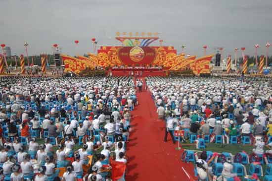 组图：宁夏青铜峡市成立50周年举办纪念活动