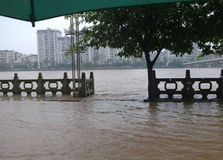 成都市区各内河沿线水位持续上涨(图)