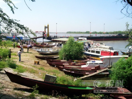 哈尔滨一艘渔船撞桥沉没4人失踪(组图)