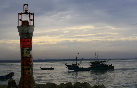 组图：福建晋江渔船陆续回港避热带风暴