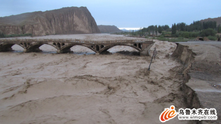 新疆阿图什市再遭暴雨袭击直接经济损失7千万