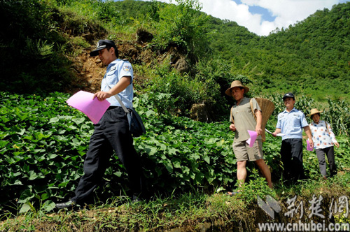 与大山深处护路民警零距离（组图）