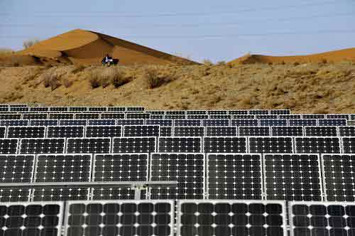 组图:宁夏打造沙漠太阳能硅谷