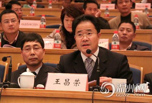 图：市委常委、组织部部长王昌荣点评老干部局