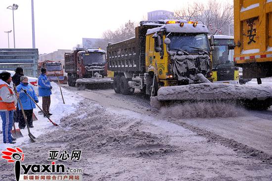 木齐市连续降雪两天 共发生300余起交通事故(