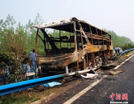 京珠高速大客车起火预计已造成41人死亡(图)
