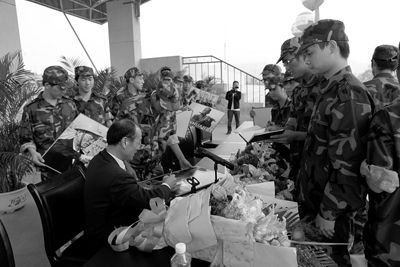 “金牌工人”窦铁成受聘高职院校客座教授(图)