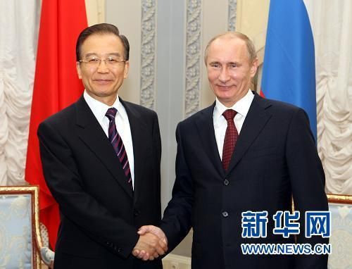 11月7日，国务院总理温家宝在圣彼得堡会见俄罗斯总理普京。新华社记者姚大伟摄 