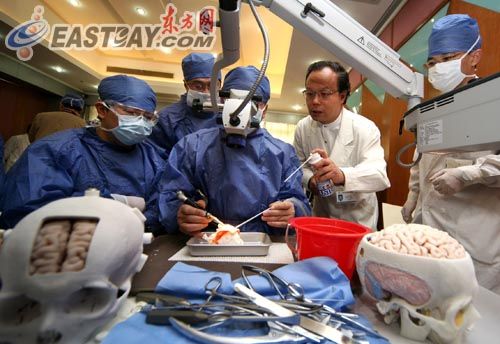神经外科培训班在浦东新区举行[图]