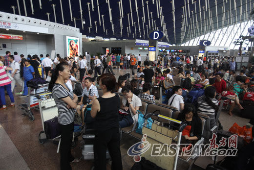 东航上航今日15时前航班取消 机场建议退票或